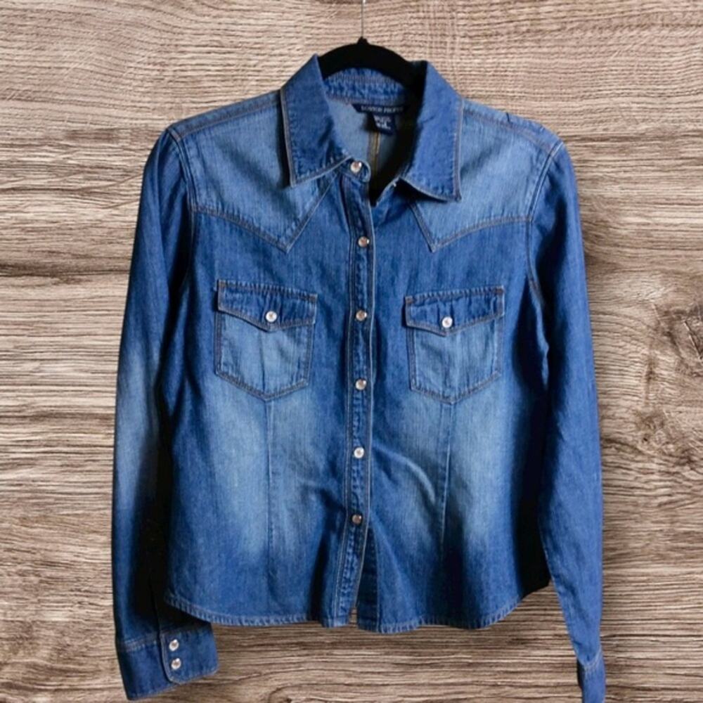 Boston proper button down denim shirt with four buttons. Size 8.